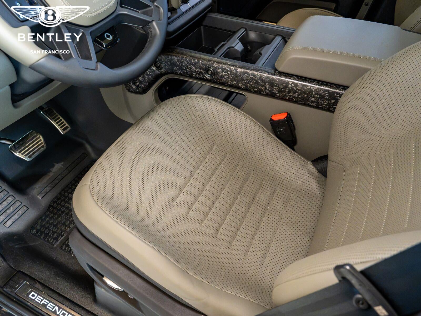 2025 Land Rover Defender URBAN OCTA Edition One