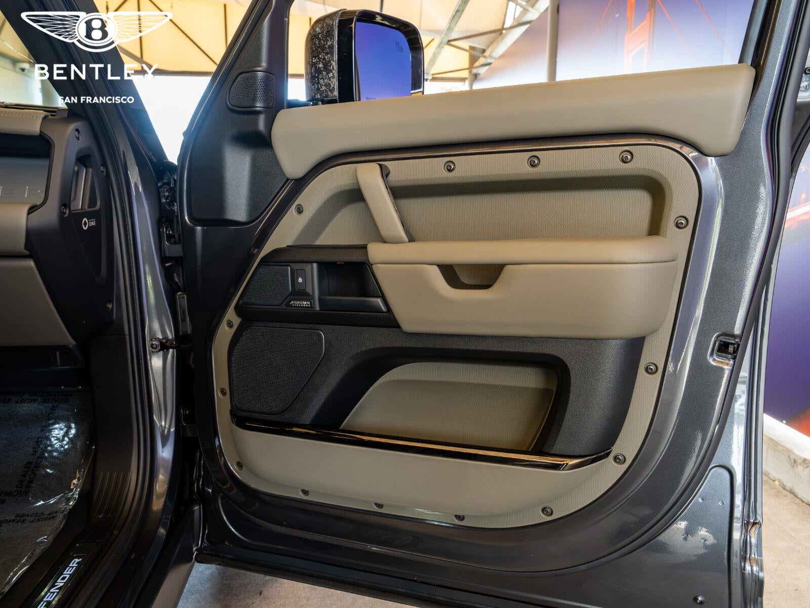 2025 Land Rover Defender URBAN OCTA Edition One
