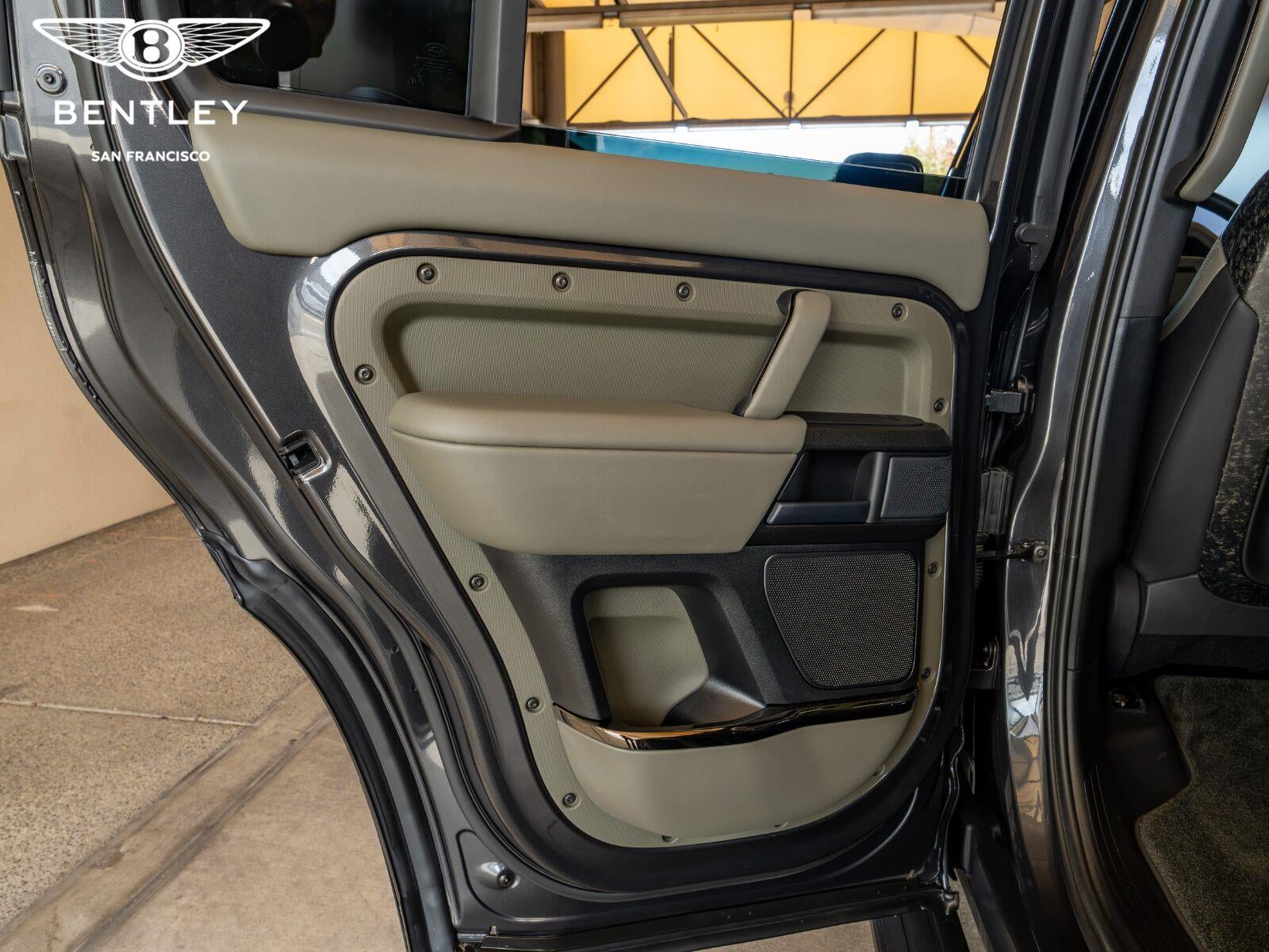 2025 Land Rover Defender URBAN OCTA Edition One