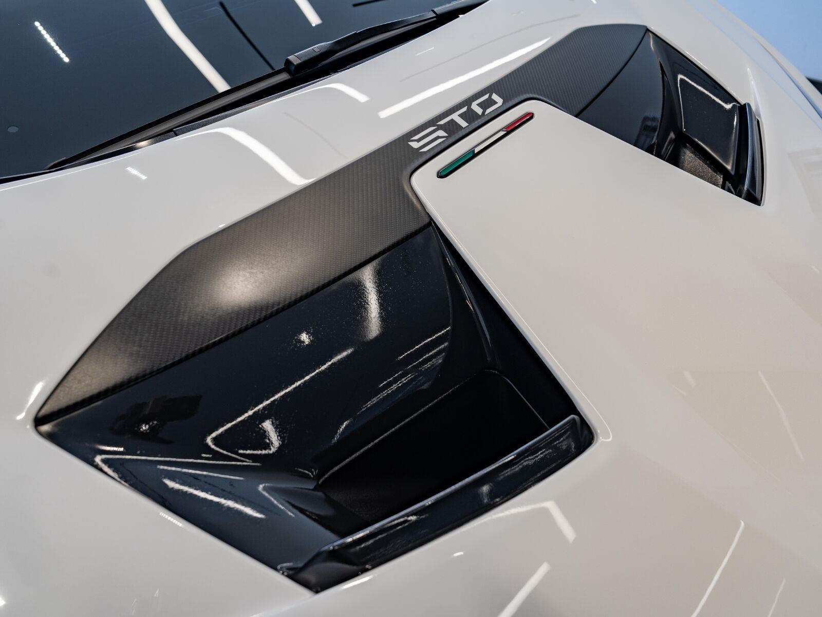 2024 Lamborghini Huracan STO Coupe