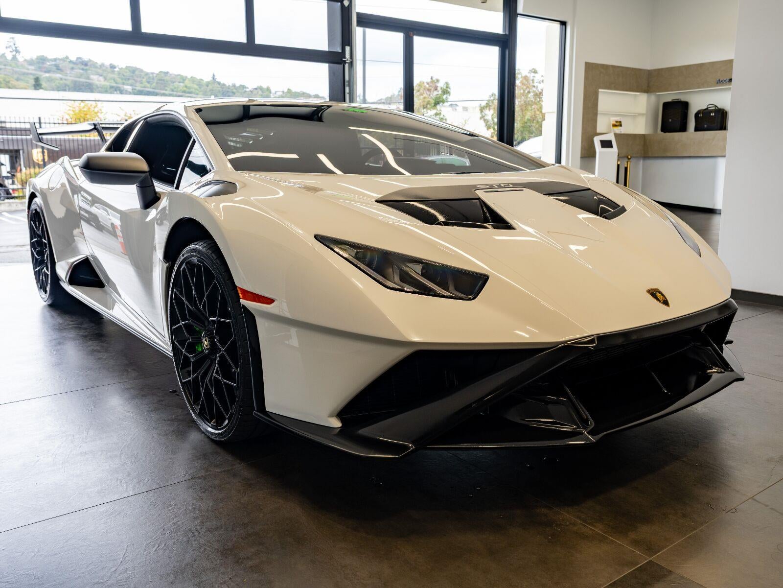 2024 Lamborghini Huracan STO Coupe