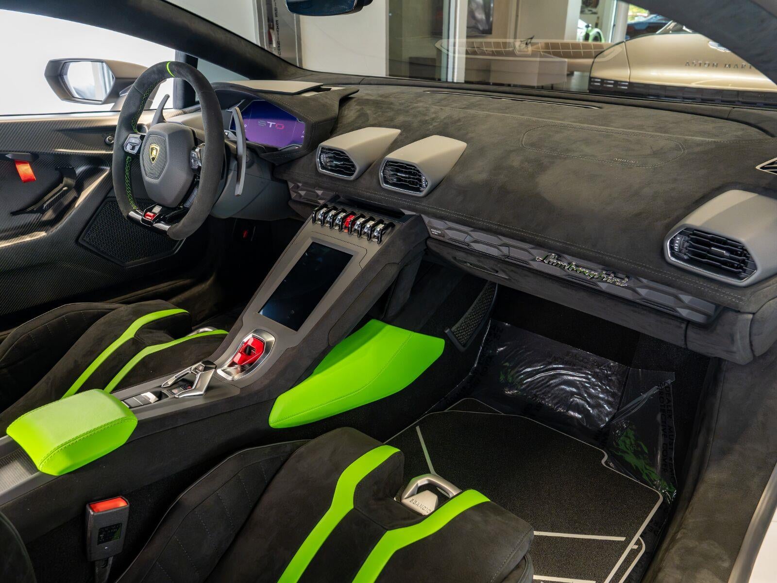 2024 Lamborghini Huracan STO Coupe