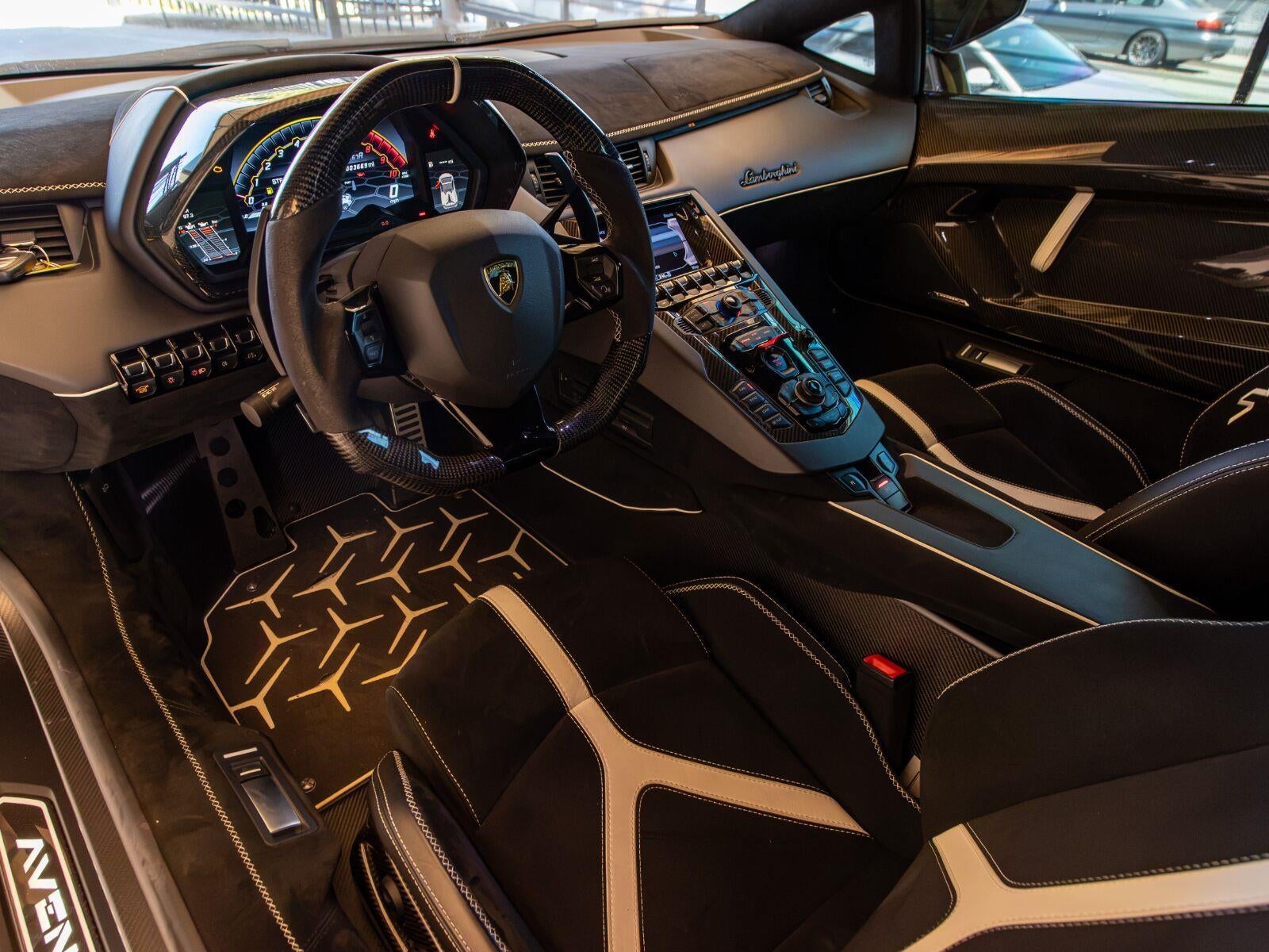 2020 Lamborghini Aventador SVJ