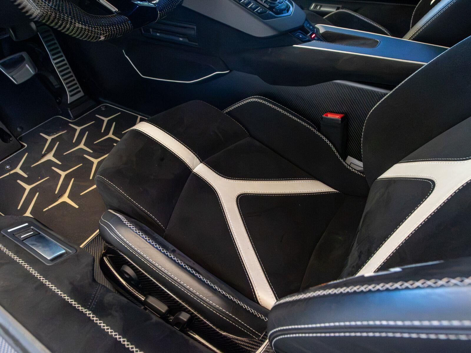 2020 Lamborghini Aventador SVJ