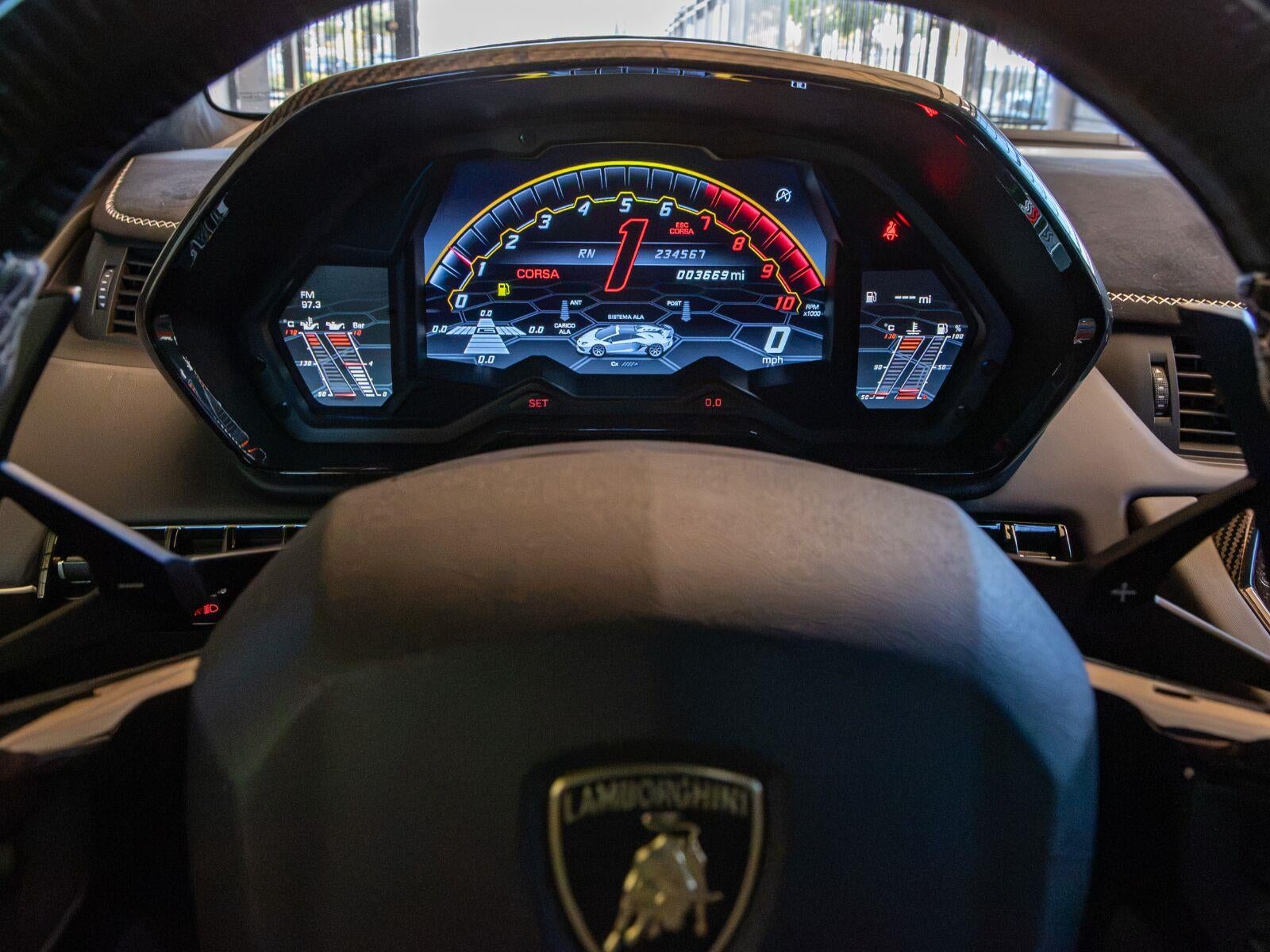 2020 Lamborghini Aventador SVJ
