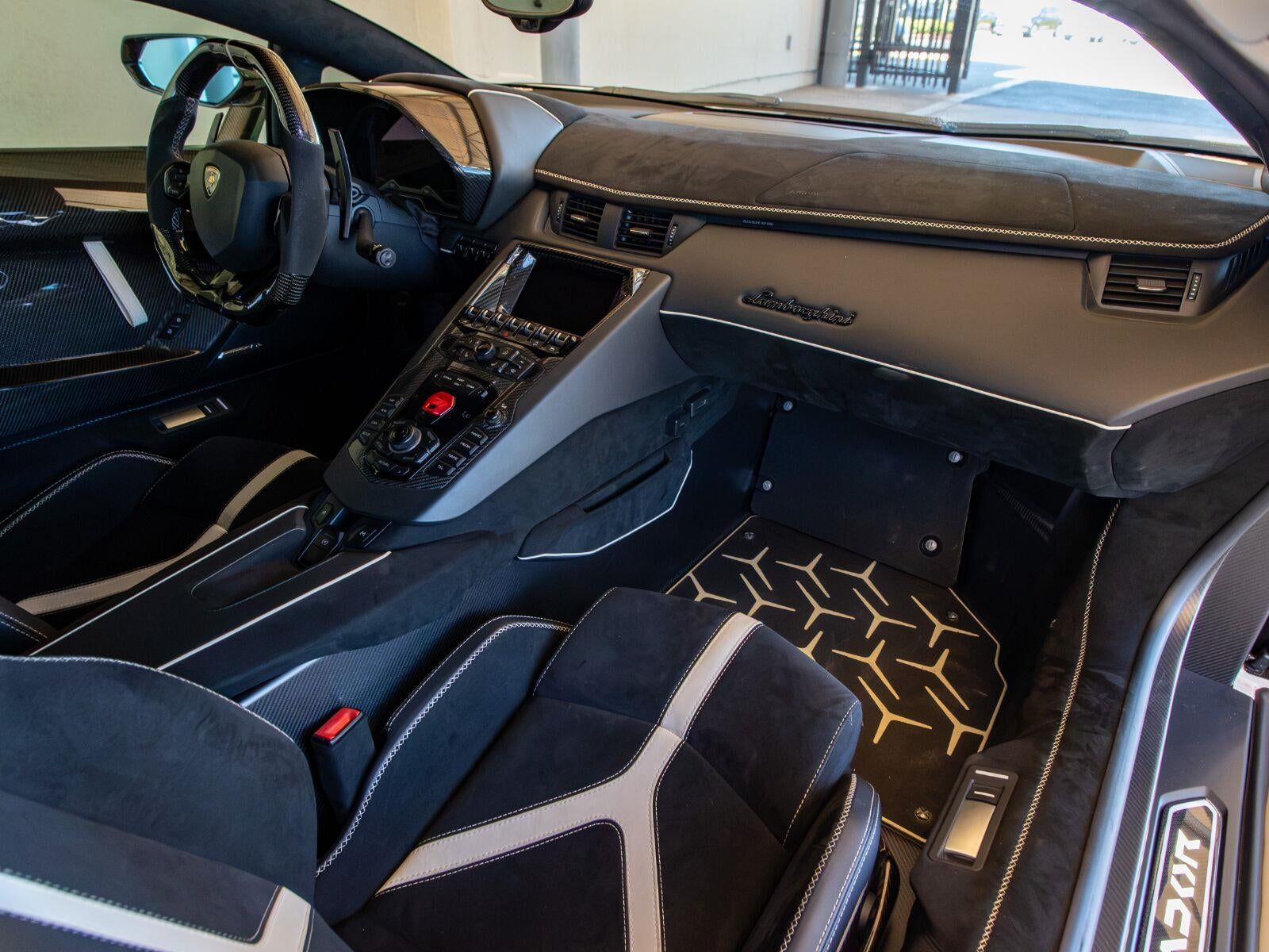 2020 Lamborghini Aventador SVJ