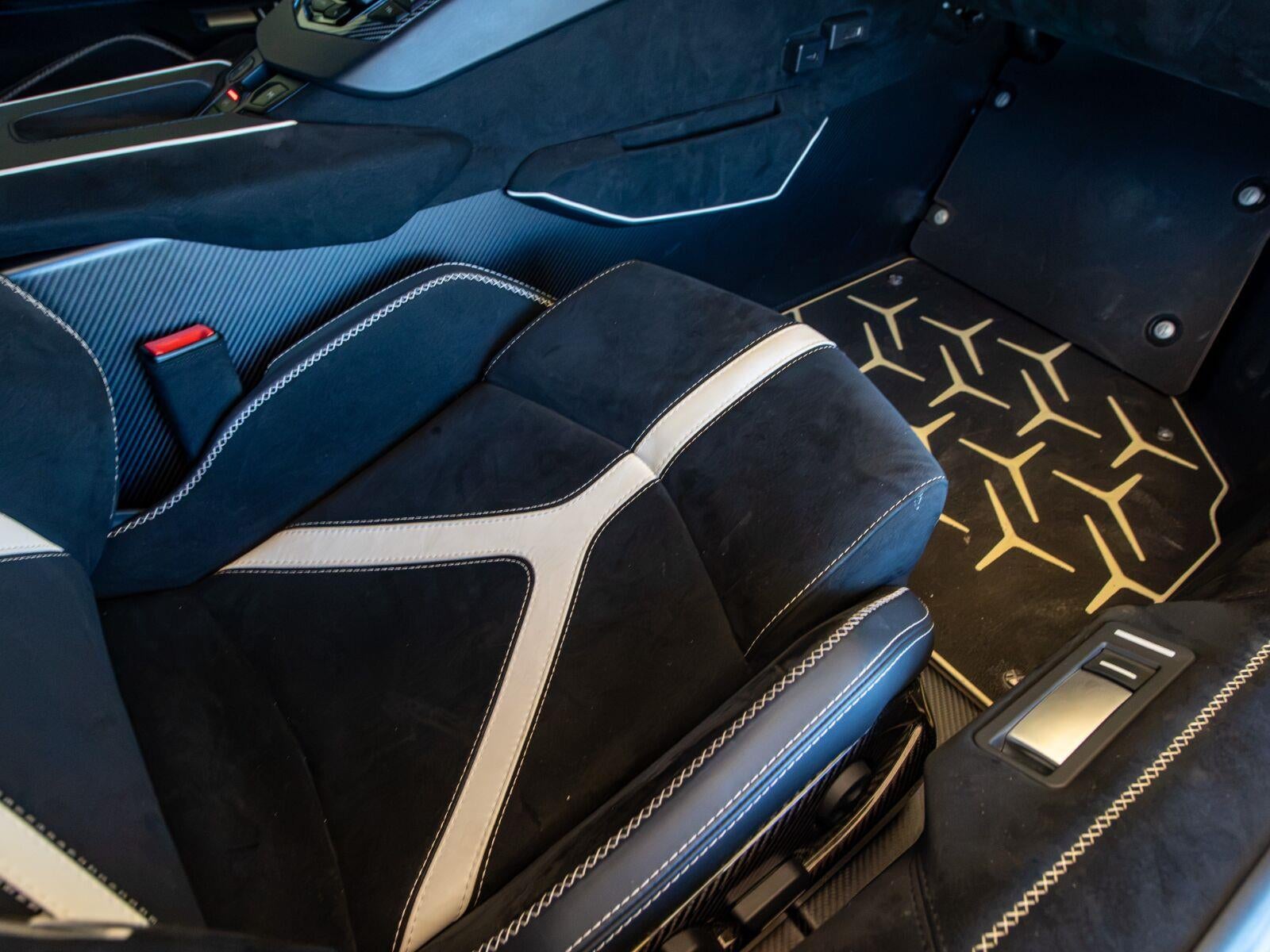 2020 Lamborghini Aventador SVJ
