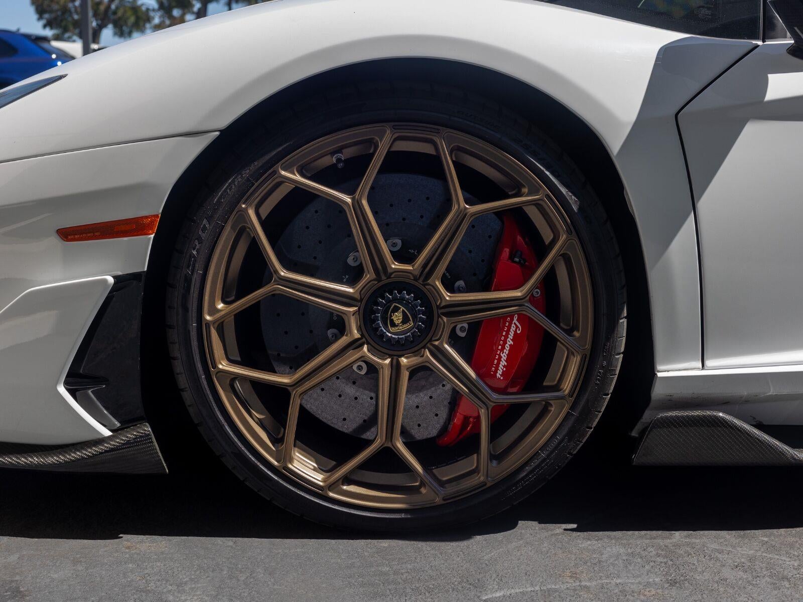 2020 Lamborghini Aventador SVJ