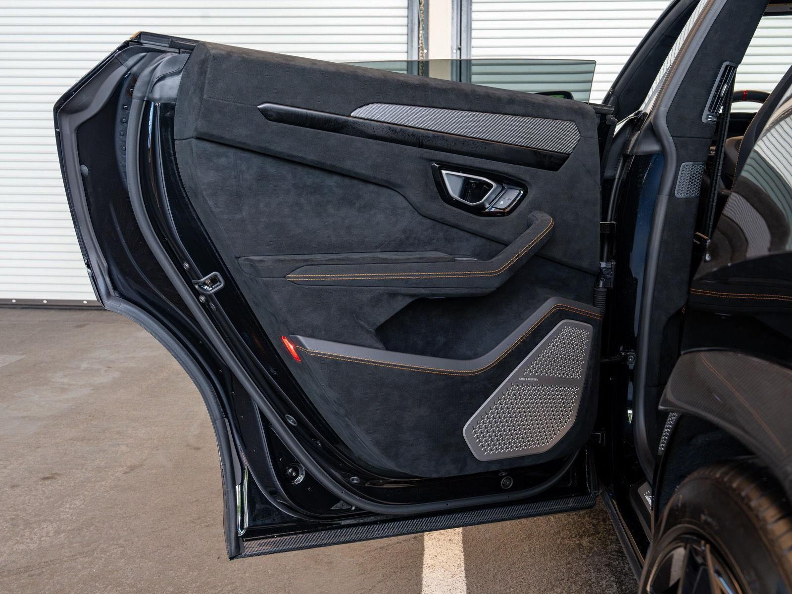2024 Lamborghini Urus Performante