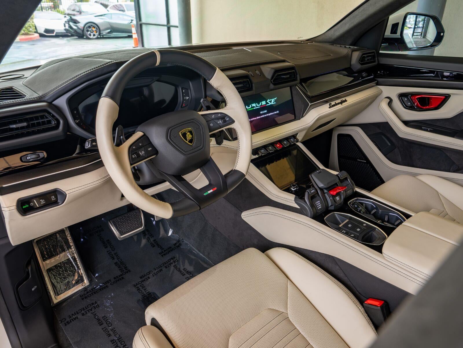 2025 Lamborghini Urus SE