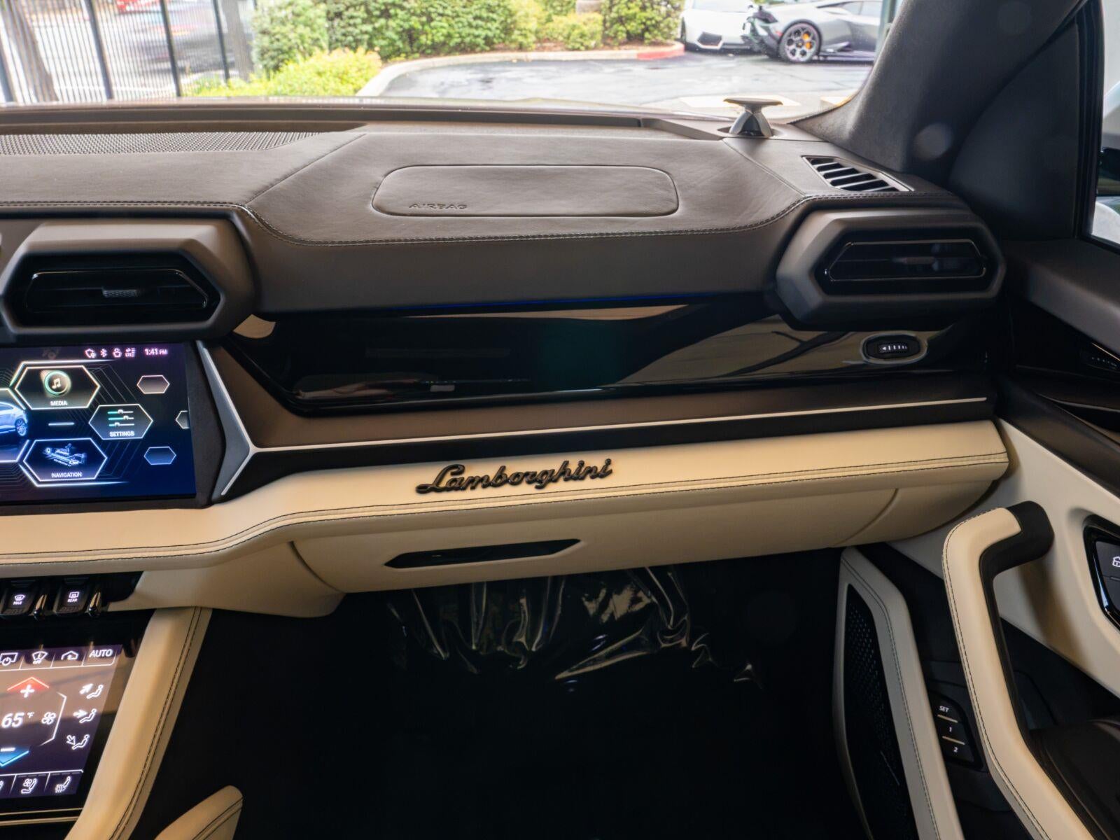 2025 Lamborghini Urus SE