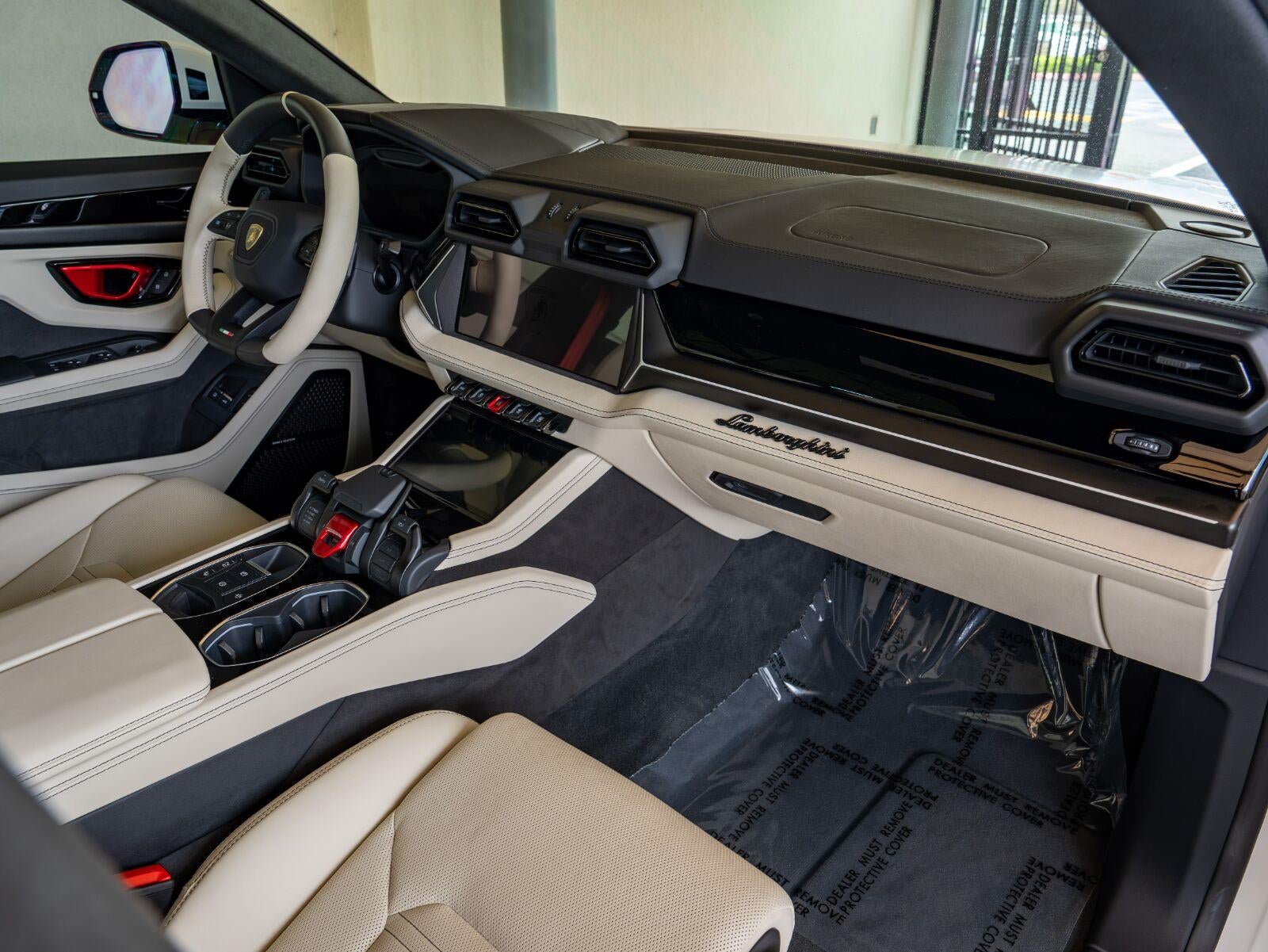 2025 Lamborghini Urus SE