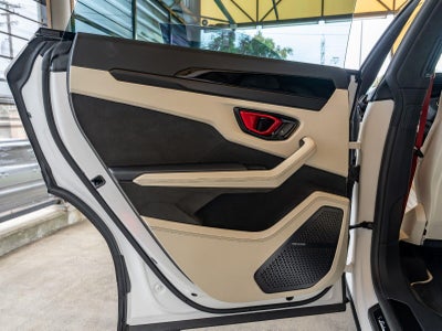2025 Lamborghini Urus SE