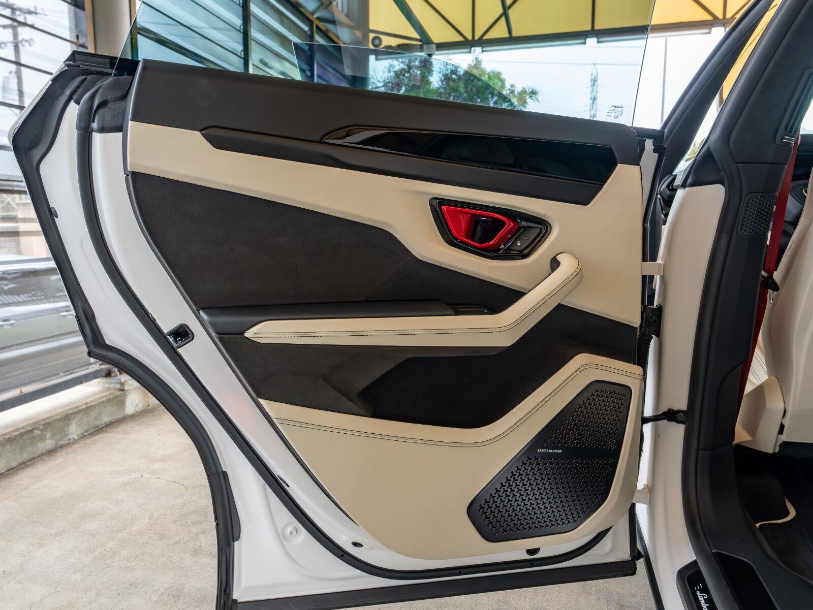 2025 Lamborghini Urus SE