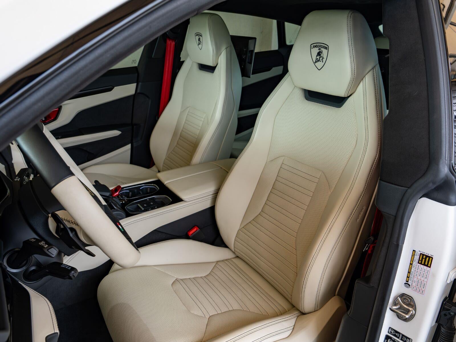 2025 Lamborghini Urus SE
