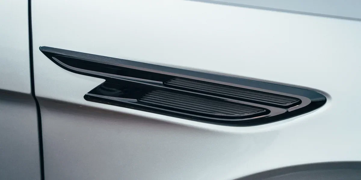 Bentley Bentayga wing vent detail