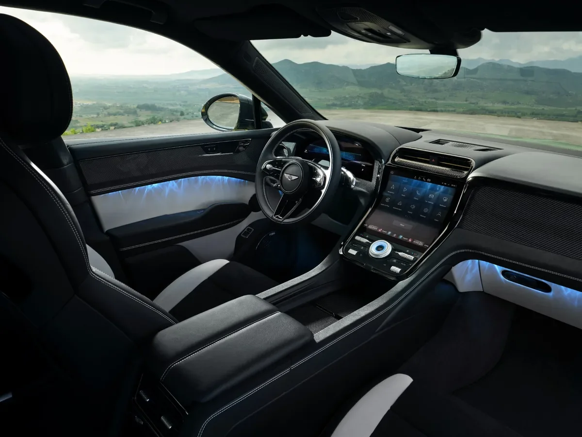 Bentley Torcal interior dashboard and driver cockpit